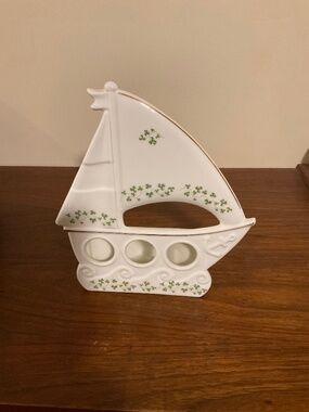Vintage Royal Tara Shamrock Bud Sailboat